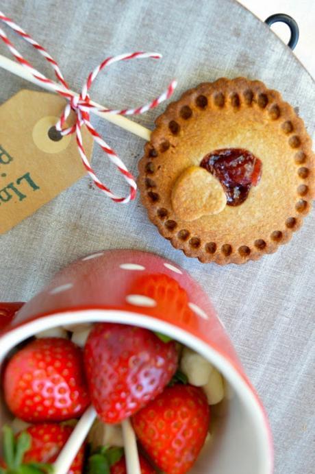 Linzer pie pops Linzer pie pops