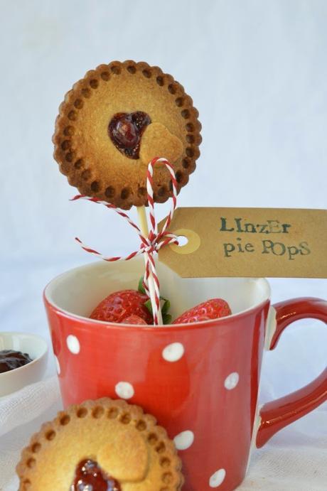 Linzer pie pops