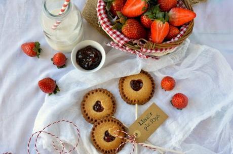 Linzer pie pops