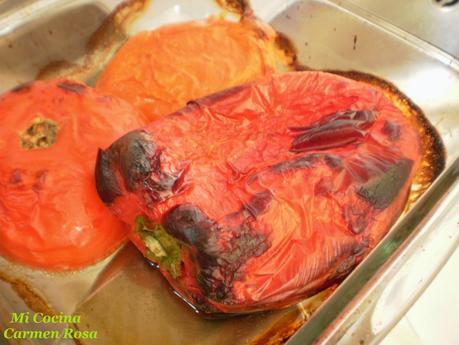 ENSALADILLA MALAGUEÑA DE TOMATES Y PIMIENTOS ASADOS CON PESCADO FRITO