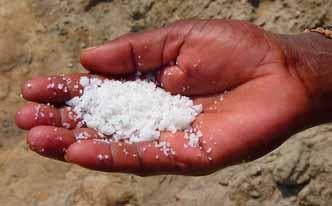 Gárgaras de bicarbonato para una garganta limpia Gárgaras de bicarbonato para una garganta limpia