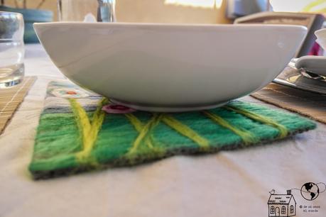 Experimentar el color con lana (DIY con niños) salvamanteles diy lana tapiz