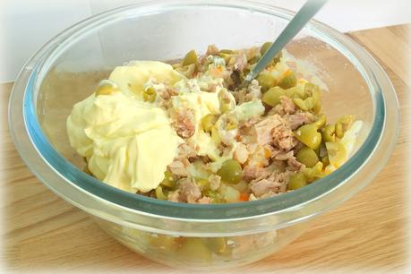 Receta de ensaladilla rusa casera. Fácil y rápida.