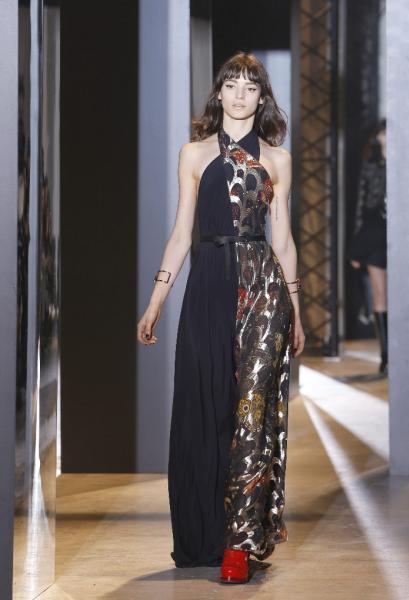 Galliano se queda con el Art Decó y Givenchy con la estética gótica