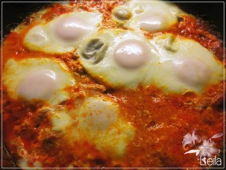 Huevos con tomate