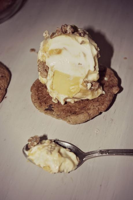 HELADO DE PLATANO CON CHIPS Y MANGO