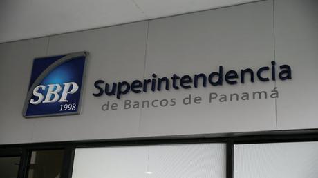 Acorralan a Maduro desde el exterior