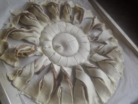 ESTRELLA DE HOJALDRE Y CREMA DE AVELLANAS