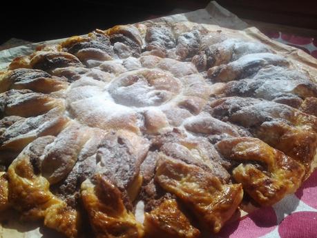 ESTRELLA DE HOJALDRE Y CREMA DE AVELLANAS