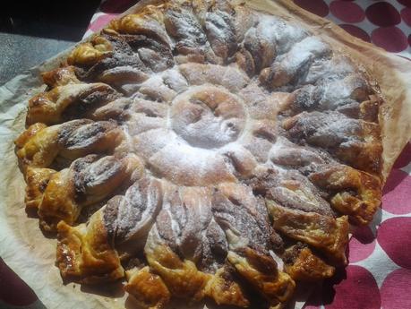 ESTRELLA DE HOJALDRE Y CREMA DE AVELLANAS