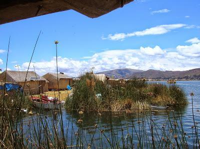 Isla habitada en Lago de Titicaca, Puno, Perú, La vuelta al mundo de Asun y Ricardo, round the world, mundoporlibre.com