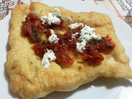 Pizzas fritas con tomate o pizzas montanare - Le Montanare montanare8