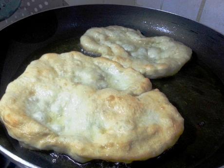 Pizzas fritas con tomate o pizzas montanare - Le Montanare montanare4