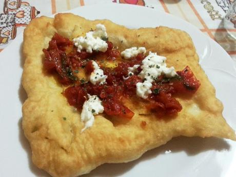 Pizzas fritas con tomate o pizzas montanare - Le Montanare montanare7