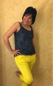 Amarillo con Flores Azules