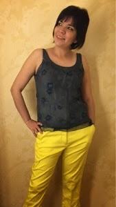 Amarillo con Flores Azules