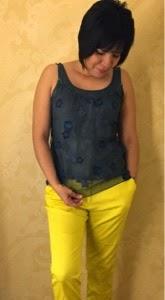 Amarillo con Flores Azules