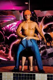 ESTRIPTIS SENTIMENTAL, O EL BLOGGER EN UN ÁTICO DE CRISTAL ESTRIPTIS SENTIMENTAL, O EL BLOGGER EN UN ÁTICO DE CRISTAL