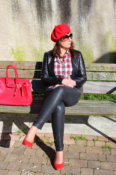 MIS LOOKS - CUADROS EN ROJO Y NEGRO