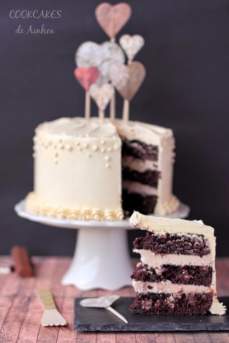 1R CUMPLE-BLOG: LAYER CAKE CHOCOLATE, KINDER Y AVELLANA + SORPRESA