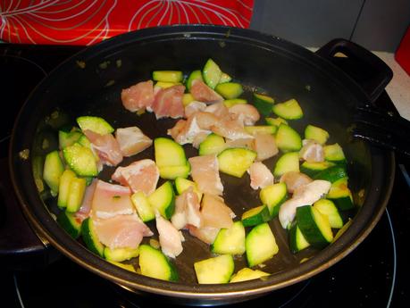 Hojaldre con relleno de calabazín y pechugas