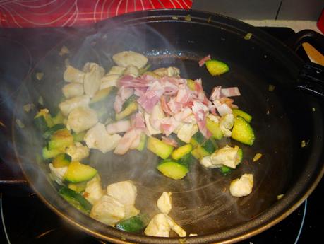 Hojaldre con relleno de calabazín y pechugas