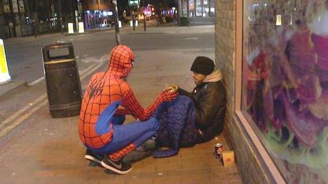 Birmingham Spider-man, el Spiderman británico que alimenta a los más desfavorecidos.