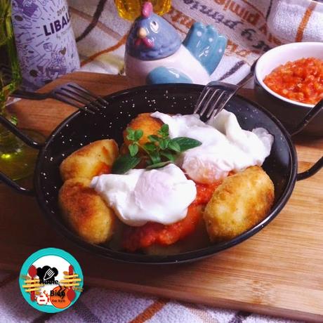 Croquetas de patatas con huevos rotos