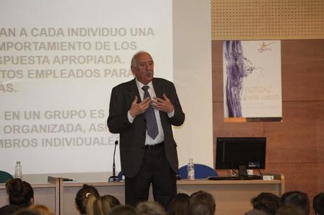 CÓMO HABLAR EN PÚBLICO – o el arte de transmitir tus conocimientos a tu audiencia