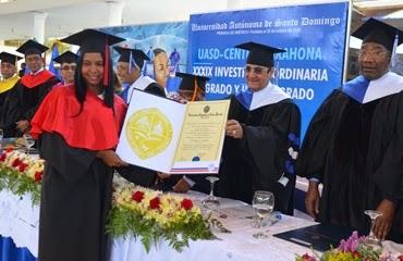 UASD Barahona graduó 329 profesionales este sábado.