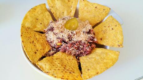 Frijoles refritos con nachos