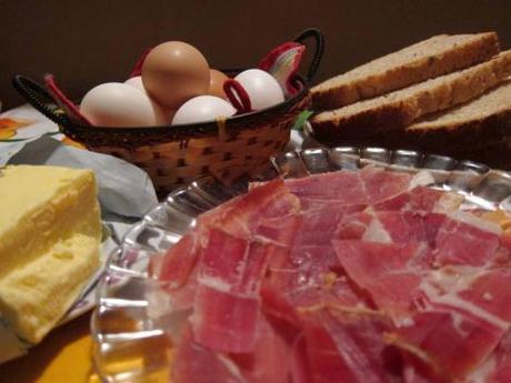 tosta-jamon-serrano-y-huevo-poche