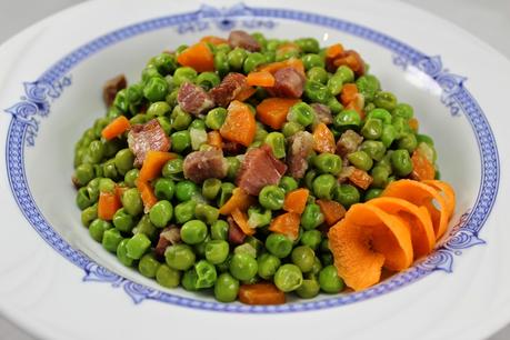 Guisantes con jamón en su jugo