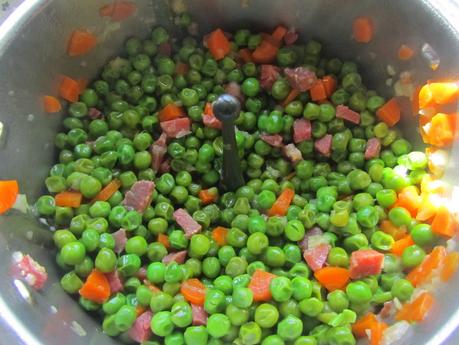 Guisantes con jamón en su jugo