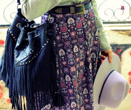 Pequeña Pluma-Small Feather- Petit Plume