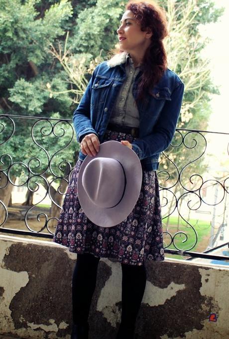 Pequeña Pluma-Small Feather- Petit Plume