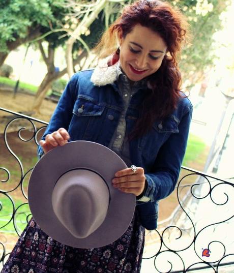 Pequeña Pluma-Small Feather- Petit Plume