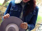 Pequeña Pluma-Small Feather- Petit Plume