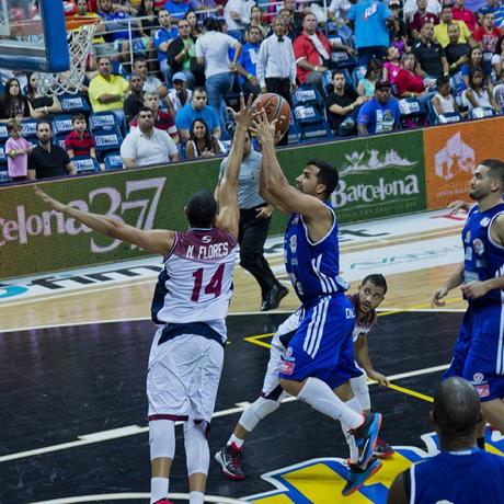 Marinos derrotó a Gigantes