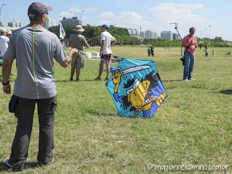 “Sin viento no hay paraíso” (Una mañana con barriletes en Buenos Aires) IMG_0054