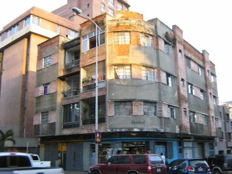 EL RECREO - El programa Tricolor tendrá que visitar la Avenida Casanova existen edificios que requieren asistencia del estado