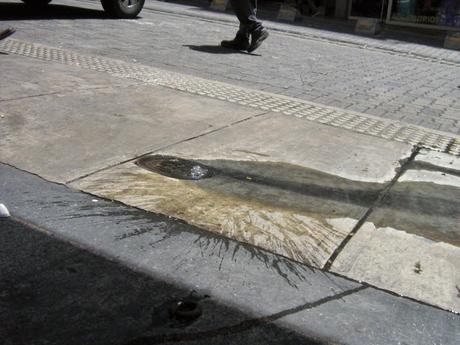 EL RECREO - TRES meses itene el bote de agua negras nauseabundas en la Calle San Antonio