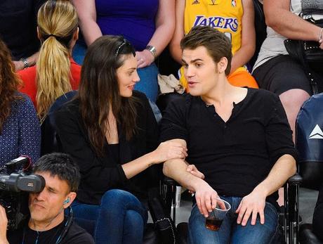 The Vampire Diaries: Paul Wesley (Stefan) y Phoebe Tonkin, Domingo Romántico, 15 de marzo