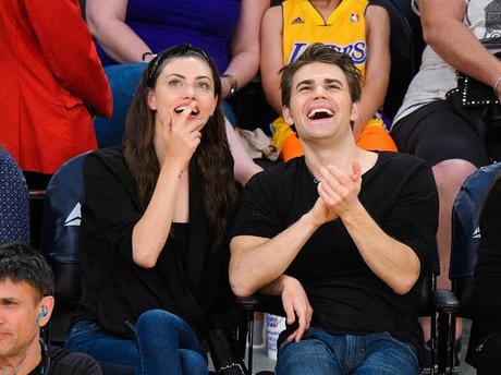 The Vampire Diaries: Paul Wesley (Stefan) y Phoebe Tonkin, Domingo Romántico, 15 de marzo