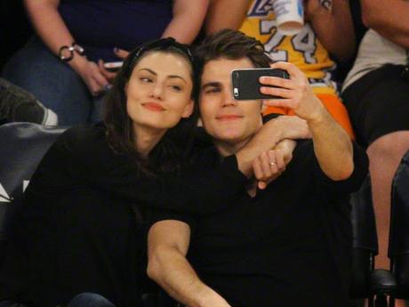 The Vampire Diaries: Paul Wesley (Stefan) y Phoebe Tonkin, Domingo Romántico, 15 de marzo