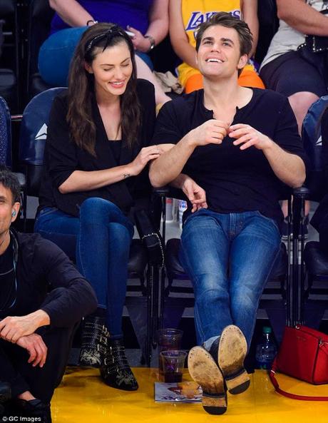 The Vampire Diaries: Paul Wesley (Stefan) y Phoebe Tonkin, Domingo Romántico, 15 de marzo