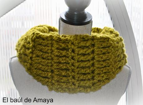 CUELLO  DE GANCHILLO EN VERDE