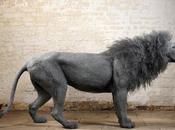 Impresionantes esculturas animales hechas alambre galvanizado.