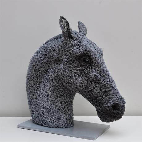 Impresionantes esculturas de animales hechas con alambre galvanizado.