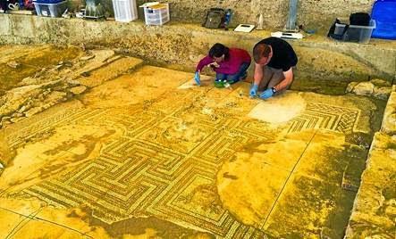 Micromecenazgo para recuperar el mosaico destrozado en Écija (Sevilla) Micromecenazgo para recuperar el mosaico destrozado en Écija (Sevilla)